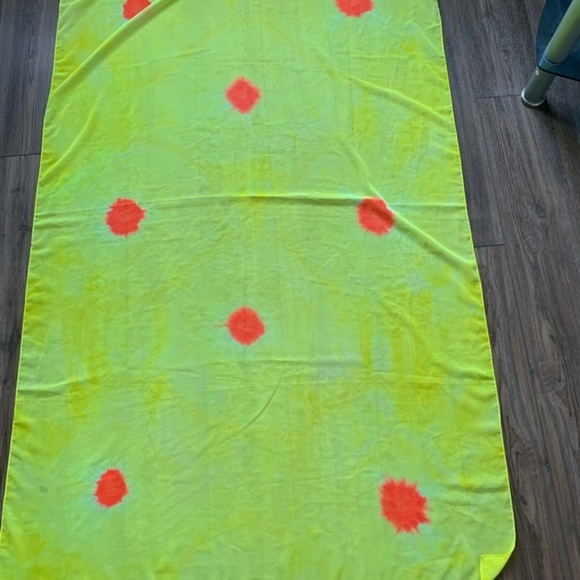 Sarong - Picture 1 of 7